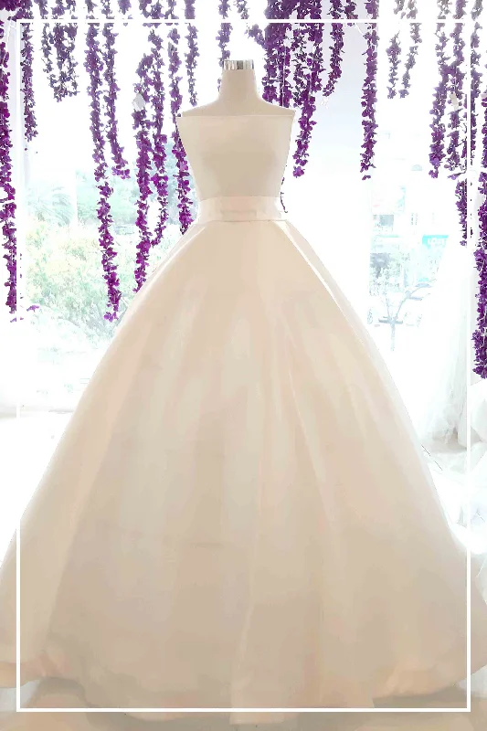 Rent: Veronika Vidyanita - Classic Sweetheart Sateen Wedding Gown