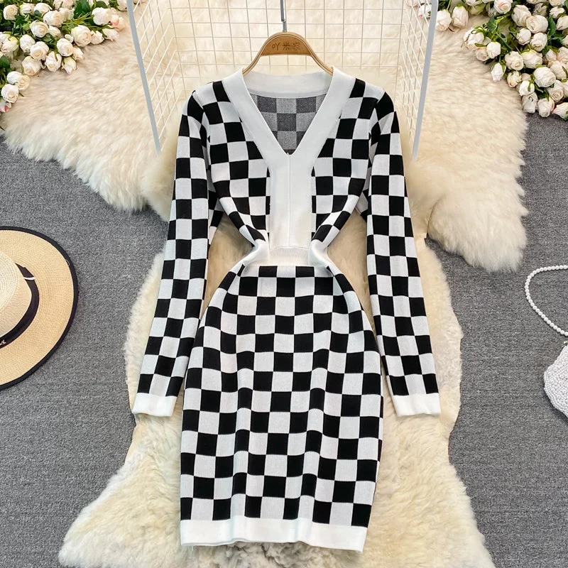 V-neck chessboard knitted buttock bottomed dress  3779