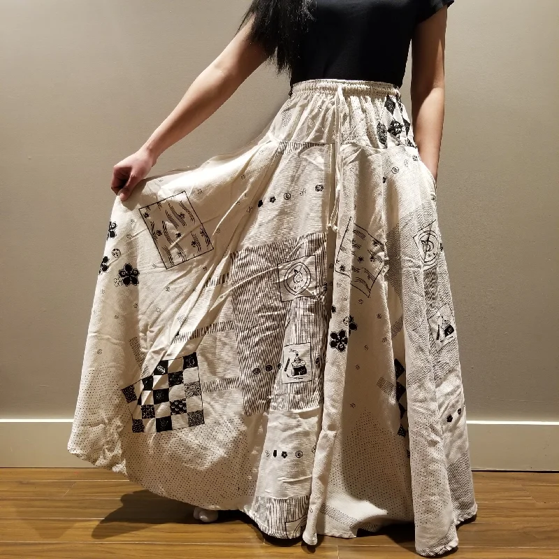 White Bunny Kamon Long Skirts with two side pockets